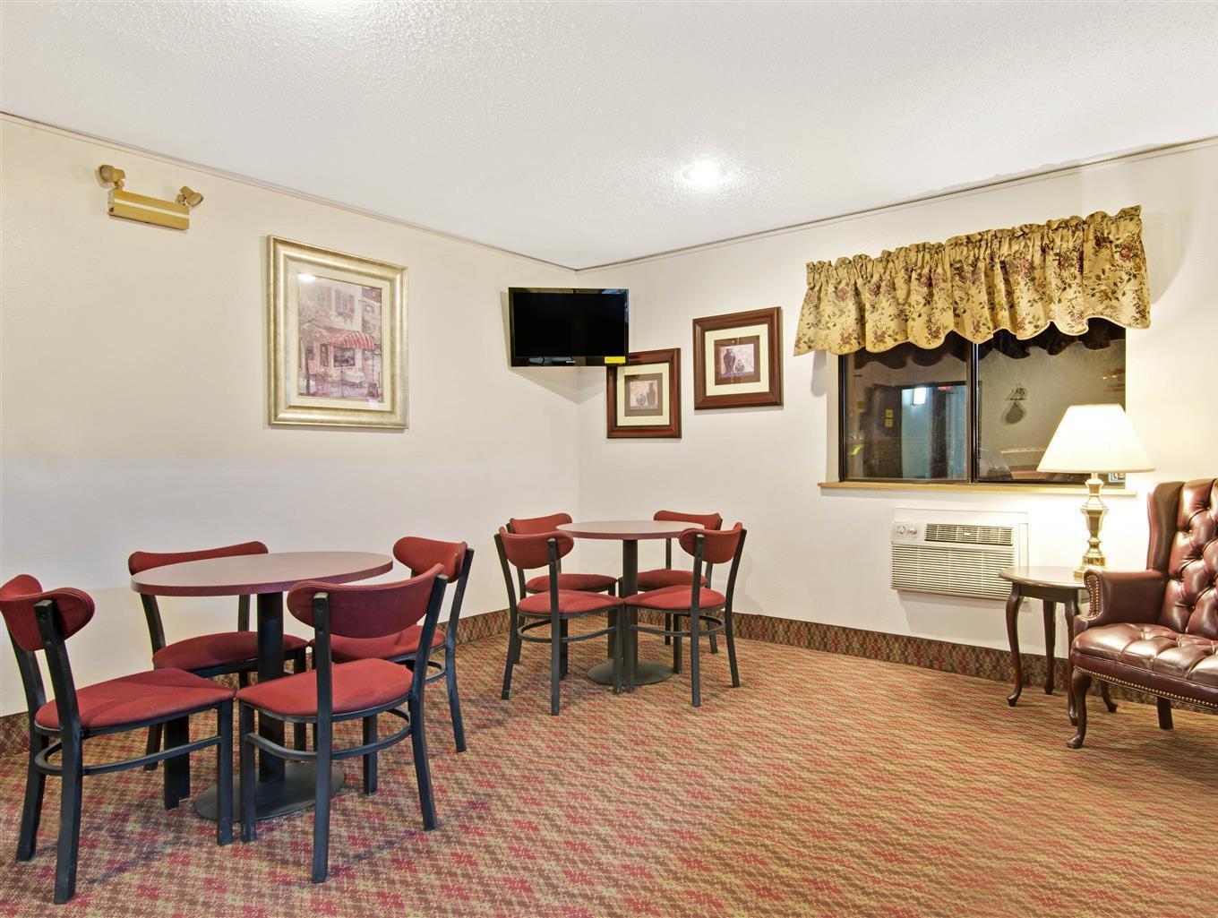 Hotel Super 8 By Wyndham Oh/wheeling Wv Area 2*