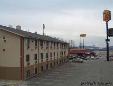 Super 8 By Wyndham Oh/wheeling Wv Area Hotel 2*