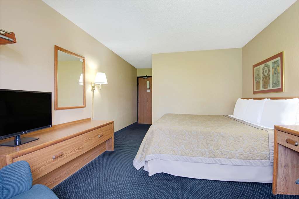 Super 8 By Wyndham Oh/wheeling Wv Area